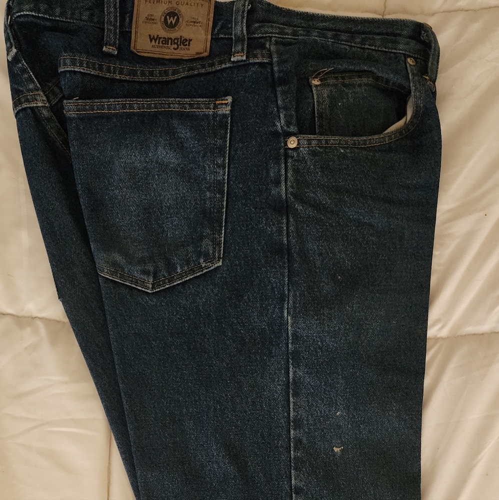Wrangler Men's Dark Blue Relaxed Jeans